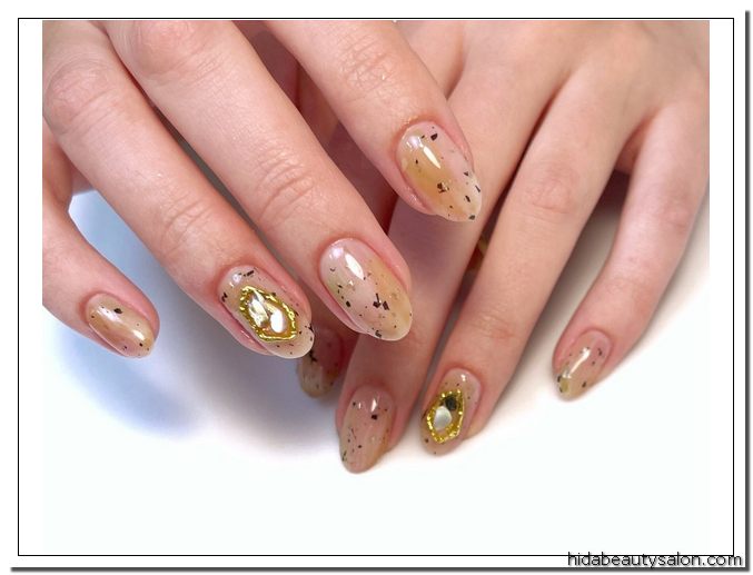 ناخن‌های سرامیکی در سالن زیبایی هیدا بیوتی